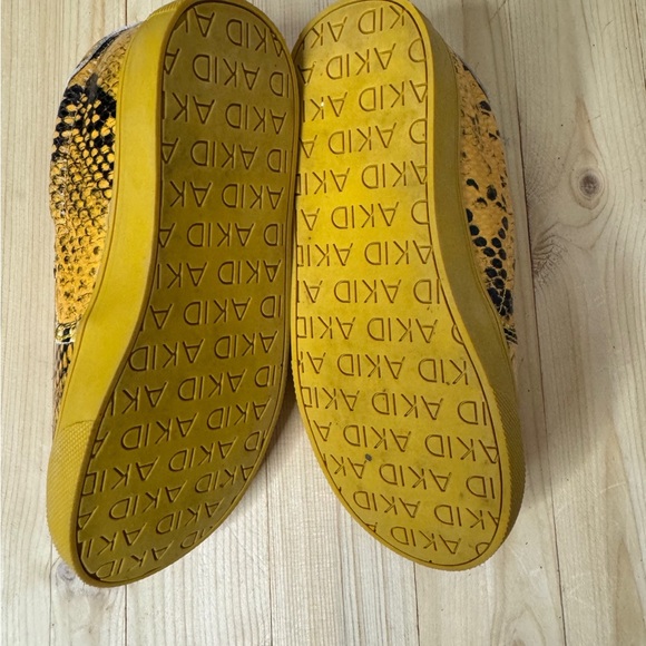 AKId Yellow Snake Print Kids Slip-On Shoes. Size 12. Excellent Condition - Picture 4 of 7
